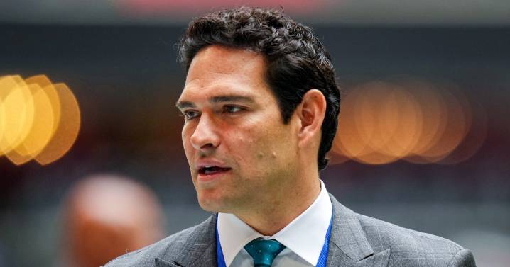 Former NFL quarterback Mark Sanchez briefly booked in Indianapolis jail
