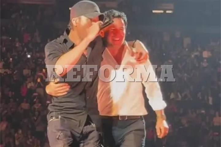 Sube Enrique Iglesias  a 'Checo' Pérez al escenario