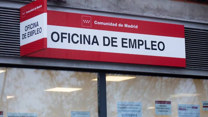 El paro se reduce en 4.846 personas por el tirón de sector Servicios y el efecto arrastre
