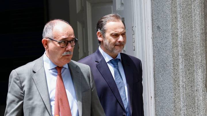 Ábalos pide un abogado de oficio para comparecer mañana ante el Supremo