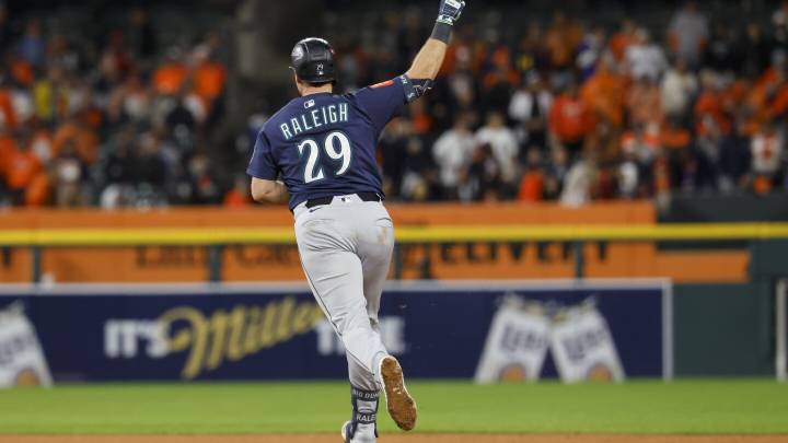 Raleigh, Suarez, Crawford homer and Mariners top Tigers 8