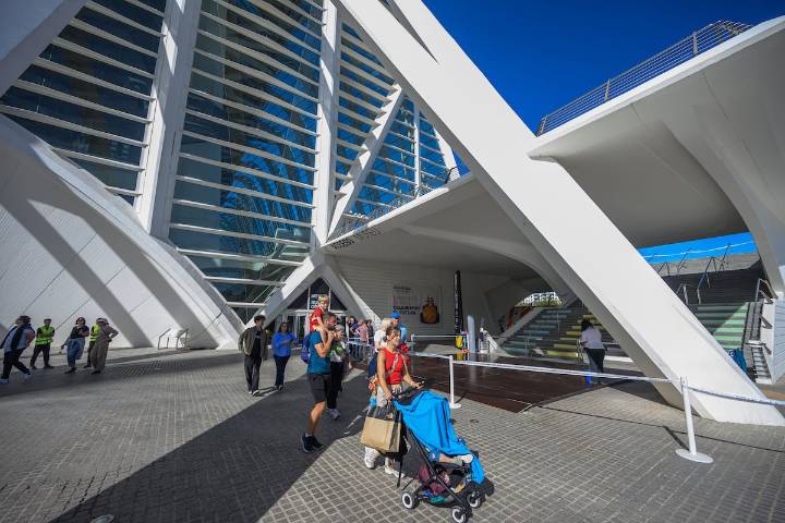 Un funeral de Estado, laico y sin intervenciones políticas para rendir homenaje a las víctimas de la dana un año después