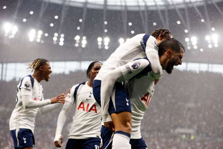 Partido de la Premier League inglesa entre el Tottenham Hotspur y el Aston Villa
