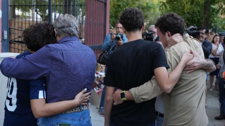 La familia de Sandra Peña, la menor que se suicidó en Sevilla tras denunciar bullying: «Si se hubiera hecho algo a lo mejor no estaríamos aquí»