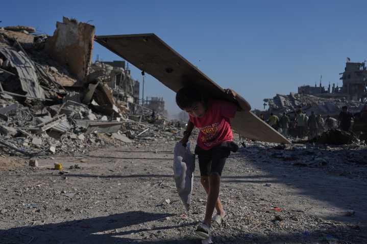 Palestinians return to destroyed homes, U.S. troops land in Israel as ceasefire holds
