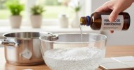 El truco casero con agua oxigenada y sal que revoluciona la limpieza del hogar