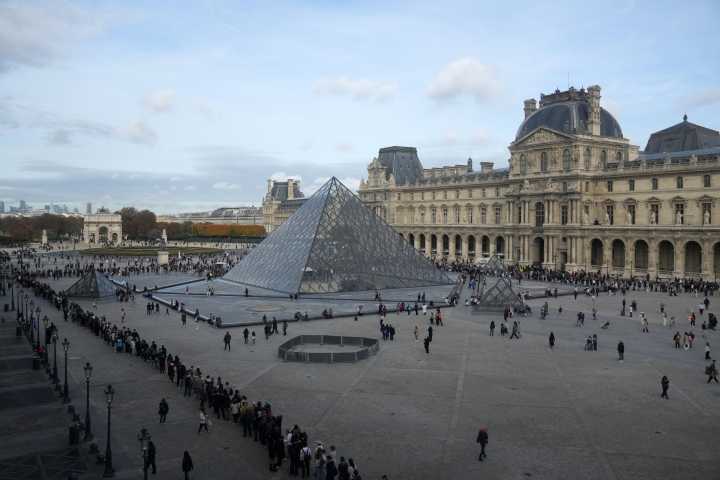 Over 150 pieces of evidence collected from scene of the Louvre heist