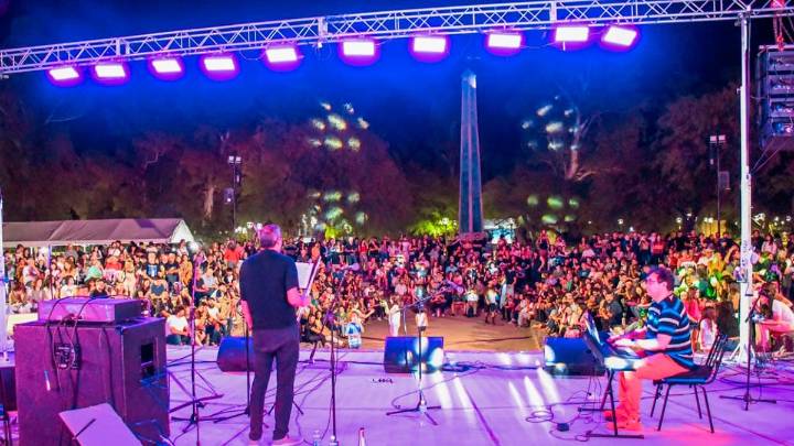Con un Parque del Encuentro lleno de público la Municipalidad dio inicio al 14°…