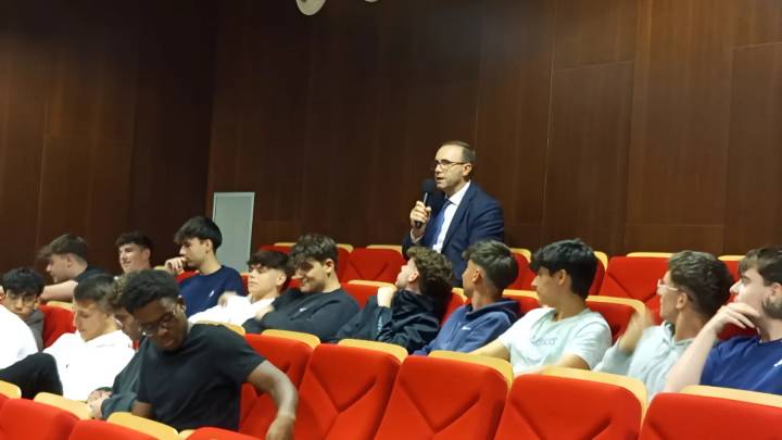 Huesca impulsa la educación financiera entre los jóvenes con la jornada “Finanzas para la vida”