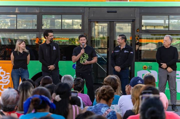 Entrega gobernador, camiones nuevos para cuenca de El Carmen