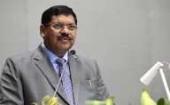 Man hurls shoe at Chief Justice inside Supreme Court; promptly arrested