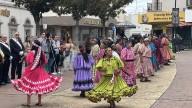 Conmemoran Día de la Nación Pluricultural con parada cívica y danzas tradicionales en Parral
