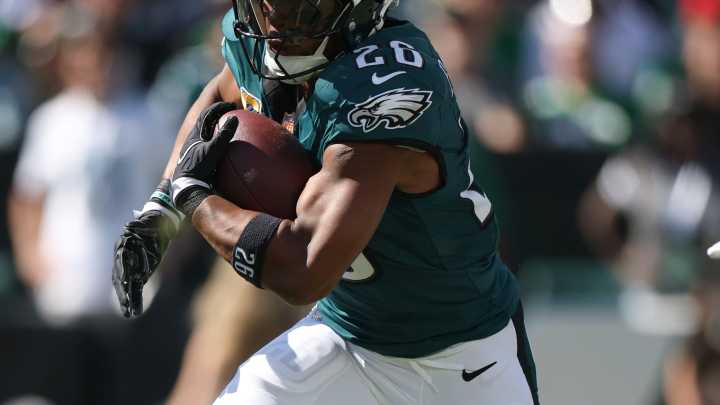Eagles Saquon Barkley has knee injury. Will he play vs Giants?