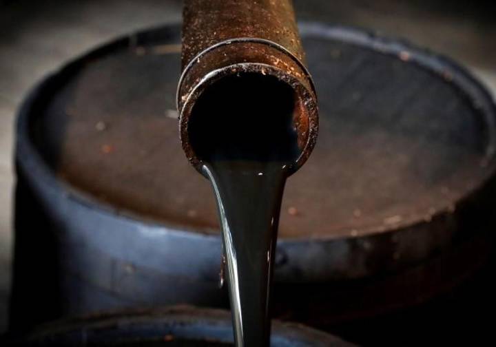El crudo repunta un 4,5% tras las sanciones de EE UU a los gigantes petroleros rusos