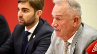 Felipe Moreno arrastra al Real Murcia a hacer una acción social contra Agustín Ramos