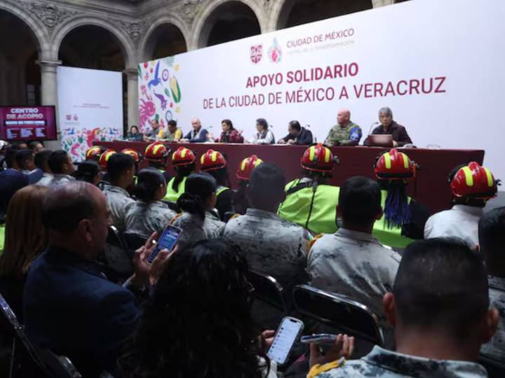 Centros de acopio, personal y vehículos: Brugada envía apoyo por lluvias a Veracruz