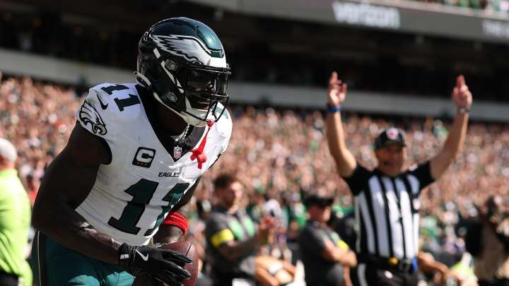 A.J. Brown apologizes for Sunday tweet, while also downplaying it