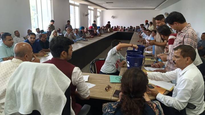 JMC holds draw for allotment of modern kiosks at Below Gummat Steps
