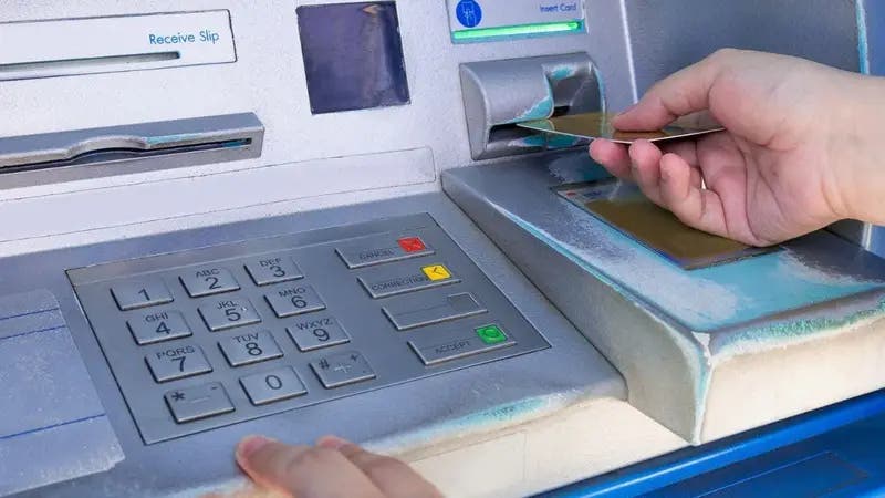 Santiago del Estero: olvidó su tarjeta en el cajero y en minutos sacaron $ 270 mil y un préstamo a su nombre por $ 1,5 millones
