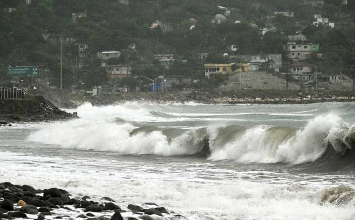 El potente huracán Melissa toca tierra en Jamaica con categoría 5
