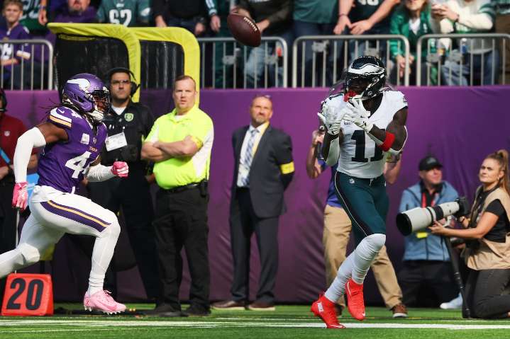 Eagles’ Jalen Hurts pitches a perfect game as team ends losing streak against Vikings