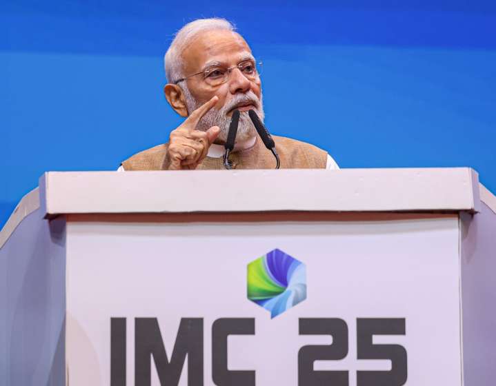 'One GB wireless data cheaper than a cup of tea in India': Modi at India Mobile Congress