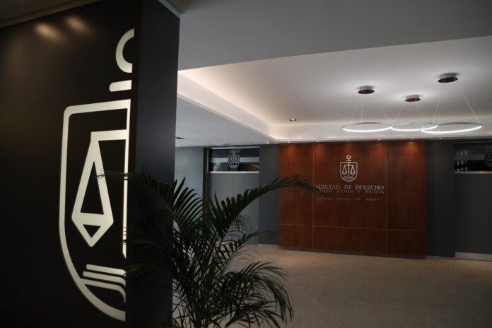 Dos maestros del Derecho, Rosenkrantz y Hernández, debaten la jurisprudencia de la Corte en la UNNE