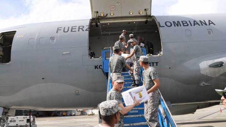 La Fuerza Aeroespacial transporta ayuda humanitaria a San Andrés ante la llegada de la tormenta tropical Melissa