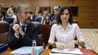 Ayuso pide perdón por el caos de movilidad y anuncia nuevas lanzaderas de autobús a la Complutense