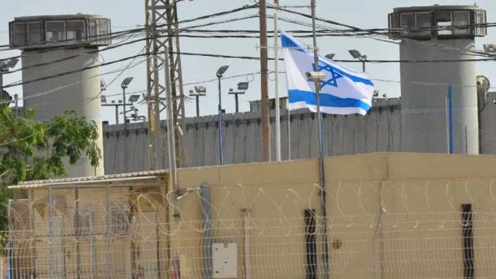 Israel traslada a presos palestinos que serán liberados tras intercambio de rehenes