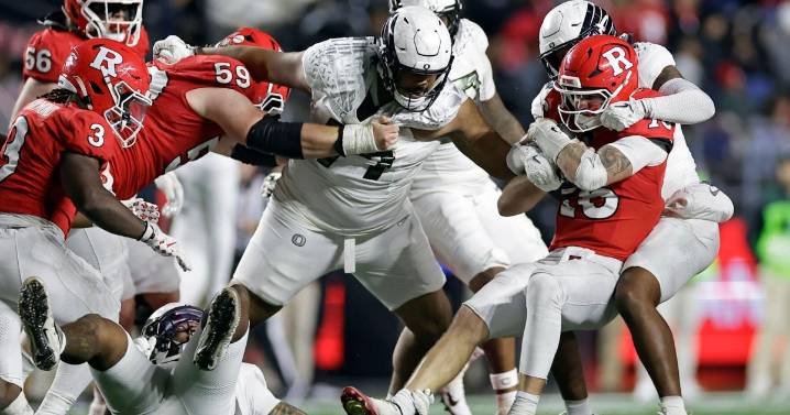 No. 8 Oregon follows first loss with 56