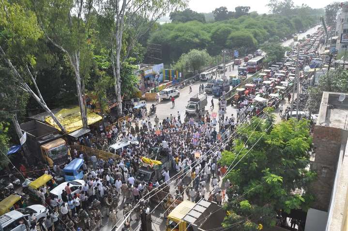 Indore News: Riding On 1000 Tractors, Farmers Hold Protest Against Green Field Corridor