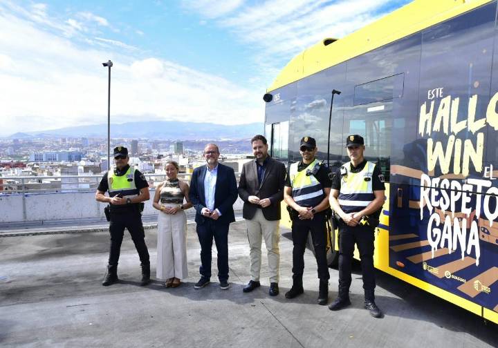 Truco o multa en Halloween: Guaguas se escuda en la Policía para evitar los ataques con huevos y piedras