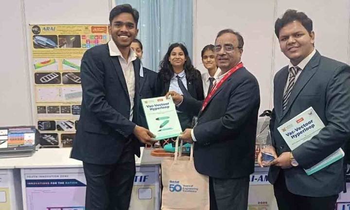 Team Vac-Vectoor Hyperloop from Ajeenkya DY Patil University Wins Third Place at Yuvahan 2025