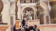 Vaticano: un hombre orinó el altar de la basílica de San Pedro