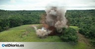 Toneladas de explosivos detonadas en la selva: dentro del desarme de un grupo disidente de las FARC en Colombia