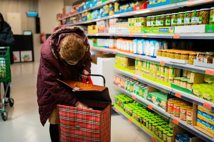 New Federal Law Could Cut Off SNAP for 300,000 New Yorkers