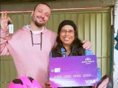 Banco Azteca e Italika apoyan a Tony, sobreviviente de cáncer de mama y ejemplo de superación