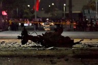 Mata explosión de vehículo a uno y hiere a dos en Ecuador