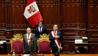 Nuevo presidente de Perú lidera operativos en varias cárceles para "golpear el crimen"