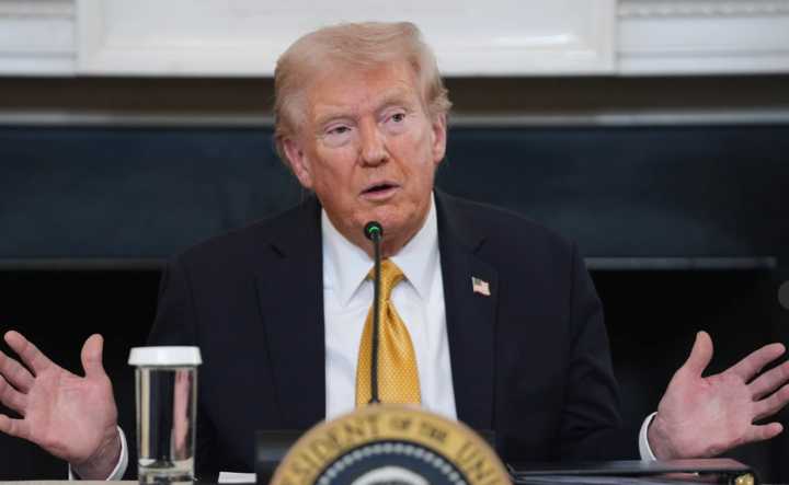 Trump stops trade talks with Canada
