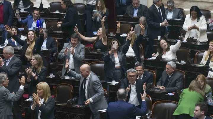 Con cambios, Diputados sancionó la ley que restringe el uso de los DNU