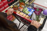 Cerca de 42 millones de personas están en riesgo de perder la asistencia alimentaria en EE.UU.