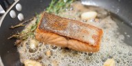Connor Robson, chef: “Una de las formas más sabrosas de cocinar el salmón es curándolo con partes iguales de sal y azúcar”