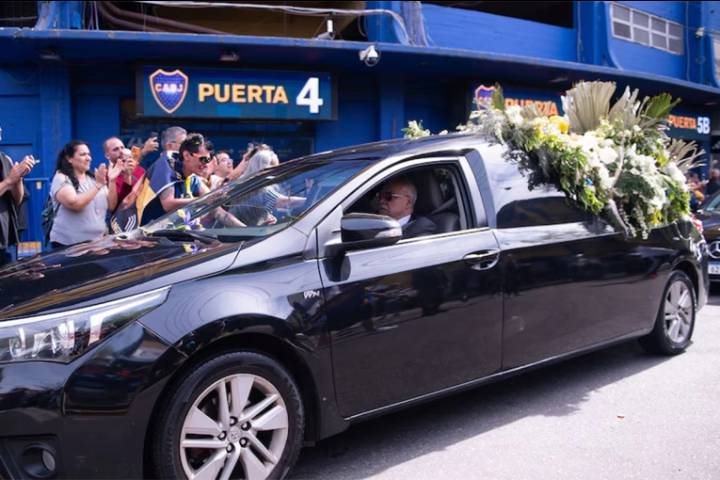 Russo recibió el último adiós en el cementerio tras el emotivo velatorio en La Bombonera