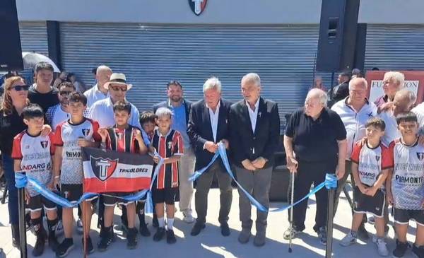 VIDEO.- En un emotivo acto, se inauguró la nueva sede y el Polideportivo Club Tricolores