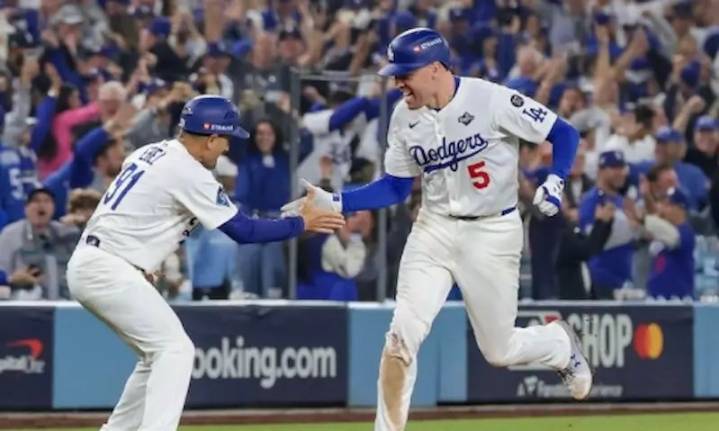 Dodgers aventajan Serie Mundial tras Juego 3 con récord de extrainnings