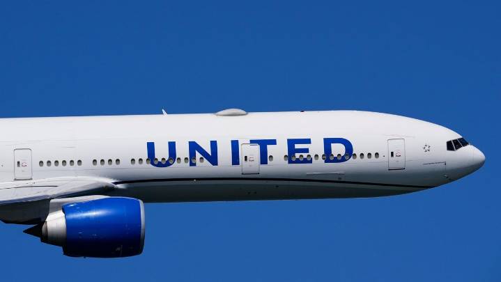 No one hurt as United Airlines plane clips tail of another aircraft in Chicago
