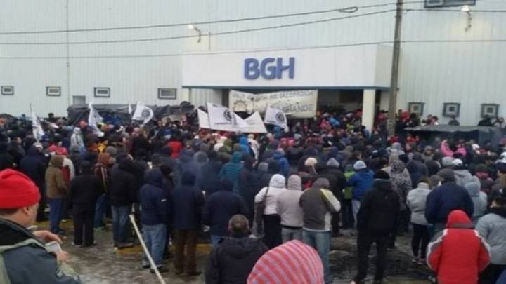 Tierra del Fuego: Mirgor, BGH y NewSan presentaron un plan que arriesga el 50% de los puestos de trabajo
