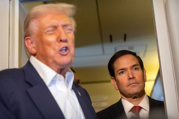 Trump dice que le “encantaría” un tercer mandato pero menciona fórmula Vance